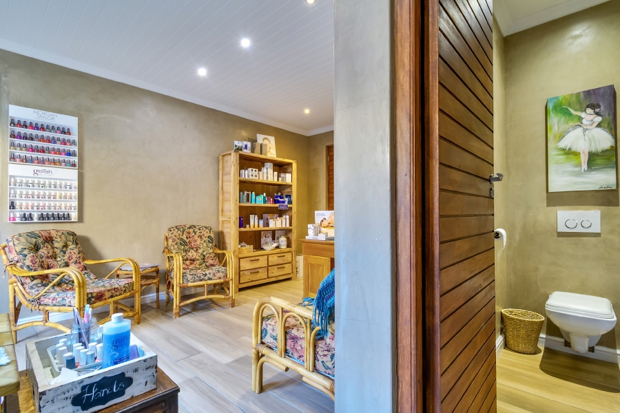 6 Bedroom Property for Sale in Kenridge Heights Western Cape